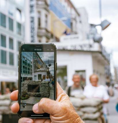 Checkpoint Charlie Berlin – simbol hladne vojne in napetosti med velesilami