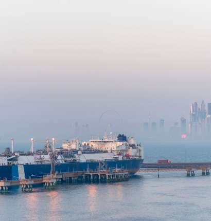 Tanker-v-pristanišču-ALi-Jebel